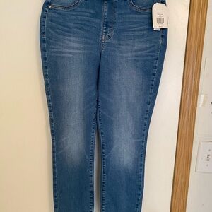 Wonderly Women's Skinny Jeans in Blue Denim